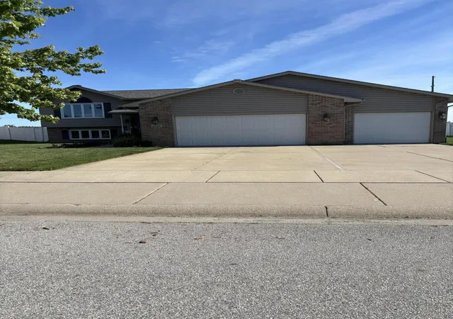 3rd image of 6713 Silver Cloud Dr, Portage, IN 46368 | MLS# 839996
