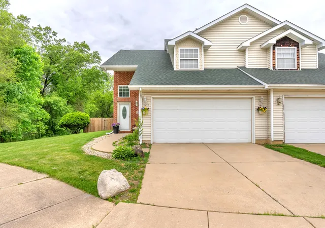2nd image of 80 Lukes Ct, Hobart, IN 46342 | MLS# 839524