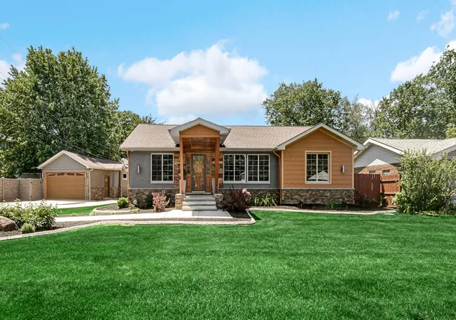 Photo 1 of Single family home for sale at 8432 Greenwood Ave, Munster, IN 46321 | MLS# 839507 | Listing updated on 2026-09-25