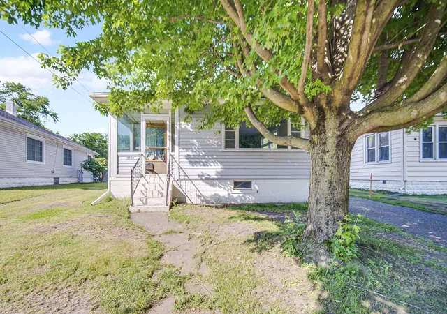 Photo 1 of Single family home for sale at 2926 W Old Ridge Rd, Hobart, IN 46342 | MLS# 840173 | Listing updated on 2026-09-15