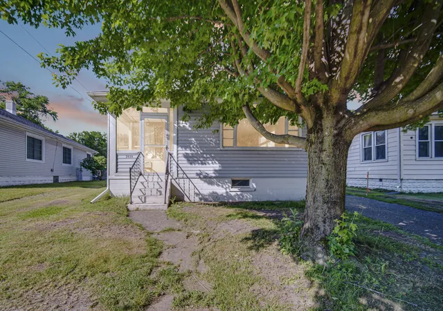 Photo 2 of Single family home for sale at 2926 W Old Ridge Rd, Hobart, IN 46342 | MLS# 840173 | Listing updated on 2026-09-15