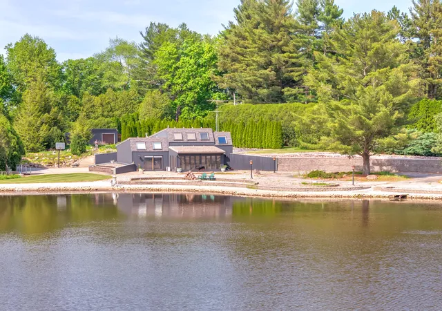 4th image of 10 S Vine Dr, Hebron, IN 46341 | MLS# 839692
