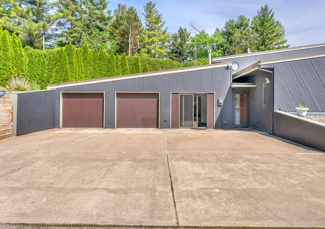 5th image of 10 S Vine Dr, Hebron, IN 46341 | MLS# 839692