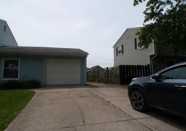 3rd image of 378 Briarwood Dr, Valparaiso, IN 46385 | MLS# 839551