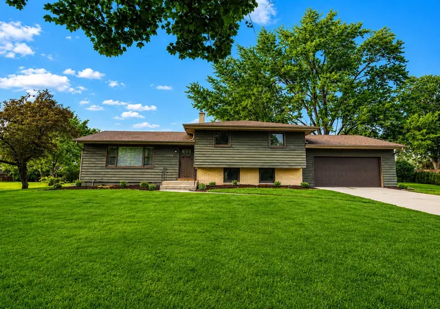 Homes for sale in St. John, IN | 12000 N Oakwood Dr, St. John, IN 46373 | MLS# 839652
