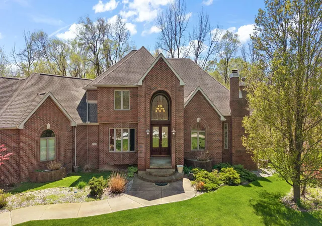 Photo 2 of Single family home for sale at 2 Timber Ridge Ct, Valparaiso, IN 46385 | MLS# 839598 | Listing updated on 2026-08-29