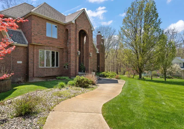 Photo 3 of Single family home for sale at 2 Timber Ridge Ct, Valparaiso, IN 46385 | MLS# 839598 | Listing updated on 2026-08-29