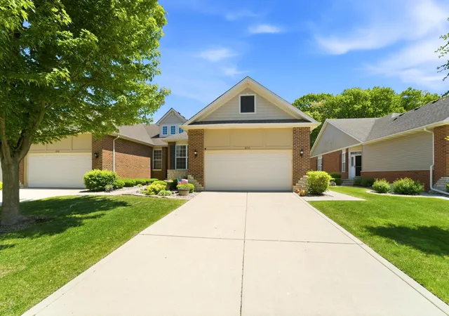 Homes for sale in St. John, IN | 8745 Forest Glen Ct, St. John, IN 46373 | MLS# 839600
