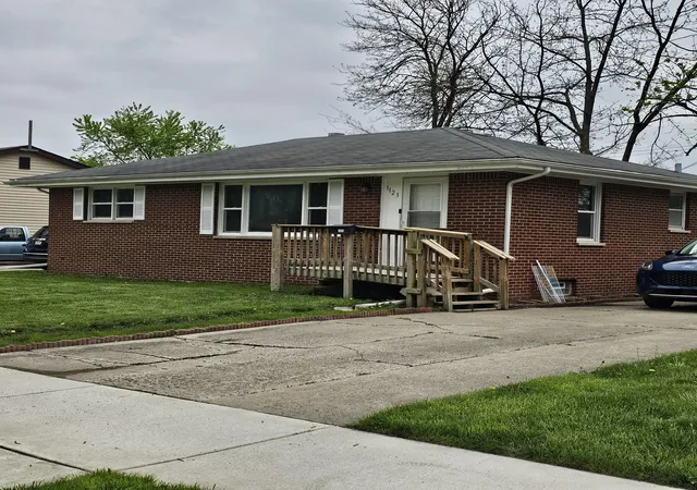 Homes for sale in Griffith, IN | 1123 N Wood St, Griffith, IN 46319 | MLS# 839603