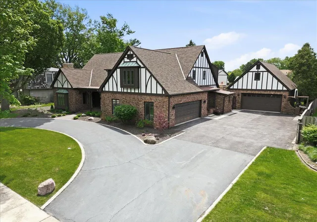 Photo 3 of Mansion for sale at 1130 Melbrook Dr, Munster, IN 46321 | MLS# 839704 | Listing updated on 2026-07-27