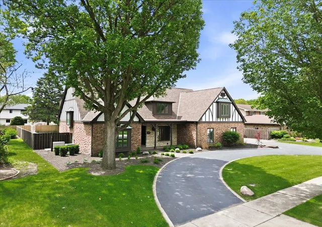 Photo 3 of Single family home for sale at 1130 Melbrook Dr, Munster, IN 46321 | MLS# 839704 | Listing updated on 2026-09-30