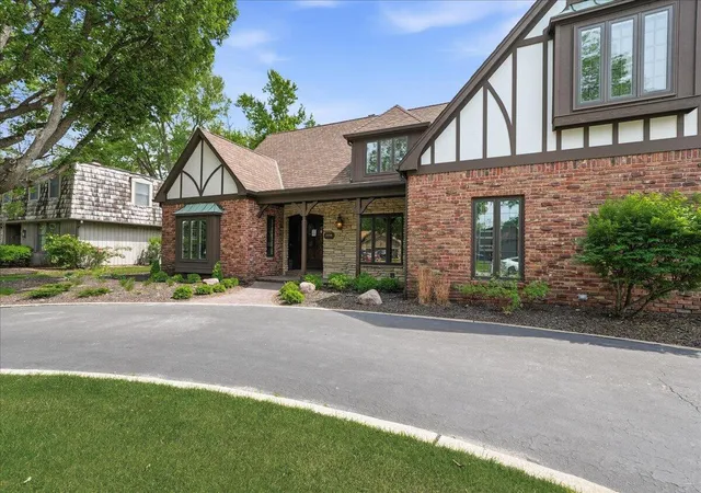 Photo 4 of Single family home for sale at 1130 Melbrook Dr, Munster, IN 46321 | MLS# 839704 | Listing updated on 2026-09-30