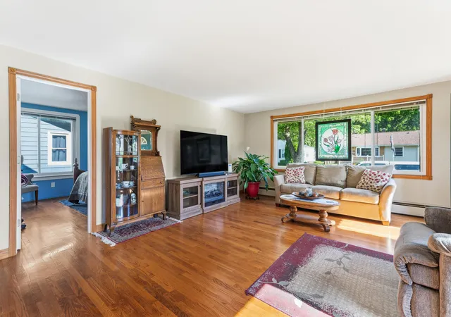 4th image of 1122 Devonshire St, Hobart, IN 46342 | MLS# 840843