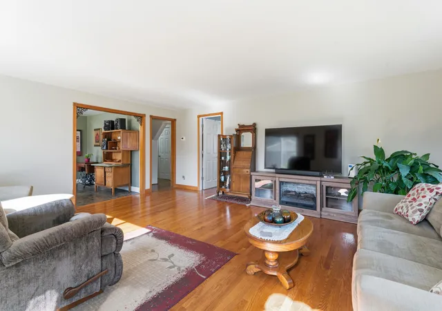 5th image of 1122 Devonshire St, Hobart, IN 46342 | MLS# 840843