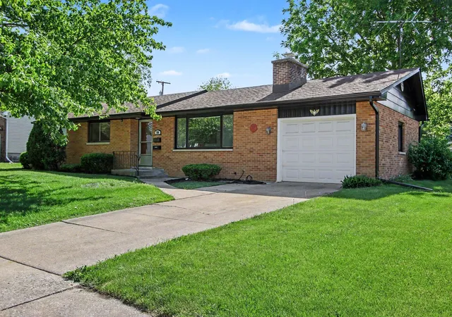 Photo 2 of Sale Pending at 725 S East St, Crown Point, IN 46307 | MLS# 839782 | Listing updated on 2026-09-24