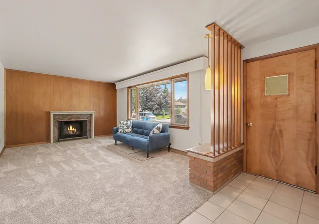 Photo 3 of Sale Pending at 725 S East St, Crown Point, IN 46307 | MLS# 839782 | Listing updated on 2026-09-24