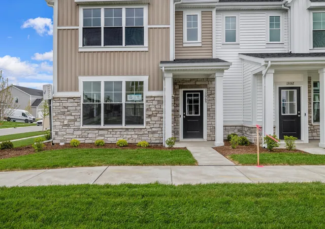 Photo 2 of Townhouse for sale at 13065 Carolina St, Crown Point, IN 46307 | MLS# 839765 | Listing updated on 2026-09-30