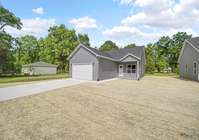 Homes for sale in Lake Station, IN | 2861 Benton St, Lake Station, IN 46405 | MLS# 839920