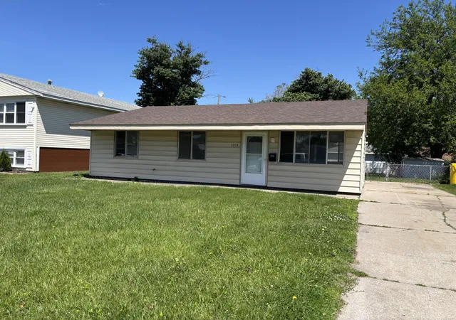 Homes for sale in Griffith, IN | 1213 N Arbogast St, Griffith, IN 46319 | MLS# 839848