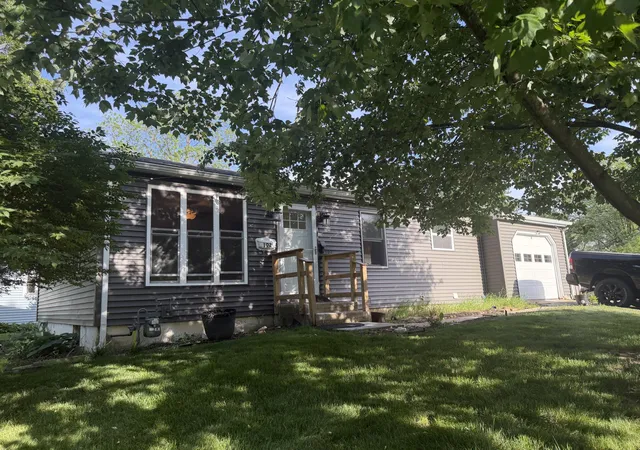 Photo 2 of Single family home for sale at 102 Northview Dr, Valparaiso, IN 46383 | MLS# 839729 | Listing updated on 2026-09-26