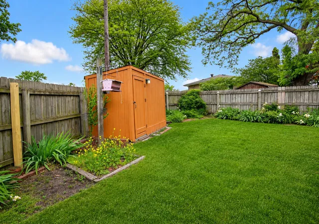 4th image of 9502 Forrest Dr, Highland, IN 46322 | MLS# 839813