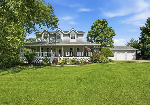 Homes for sale in Valparaiso, IN | 3154 Thornhill Dr, Valparaiso, IN 46385 | MLS# 839749