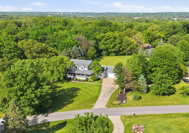 Homes for sale in Valparaiso, IN | 3154 Thornhill Dr, Valparaiso, IN 46385 | MLS# 839749