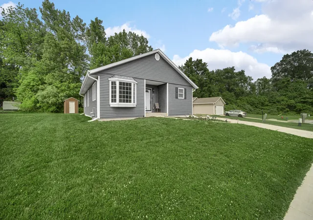 Homes for sale in Lake Station, IN | 2908 Watertown Ave, Lake Station, IN 46405 | MLS# 839909