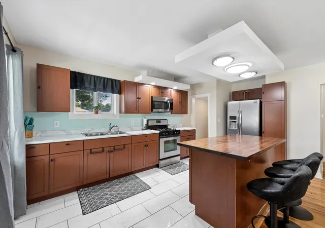 Photo 3 of Sale Pending at 526 N Colfax St, Griffith, IN 46319 | MLS# 839860 | Listing updated on 2026-09-08