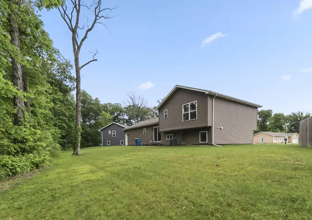 3rd image of 699 Cross Meadows Dr, Valparaiso, IN 46385 | MLS# 840019