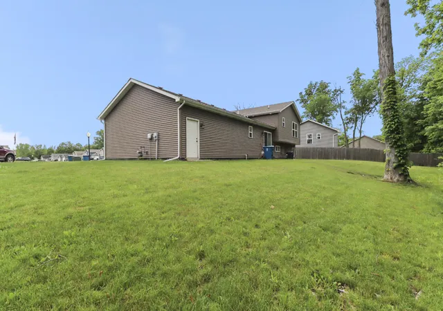 5th image of 699 Cross Meadows Dr, Valparaiso, IN 46385 | MLS# 840019