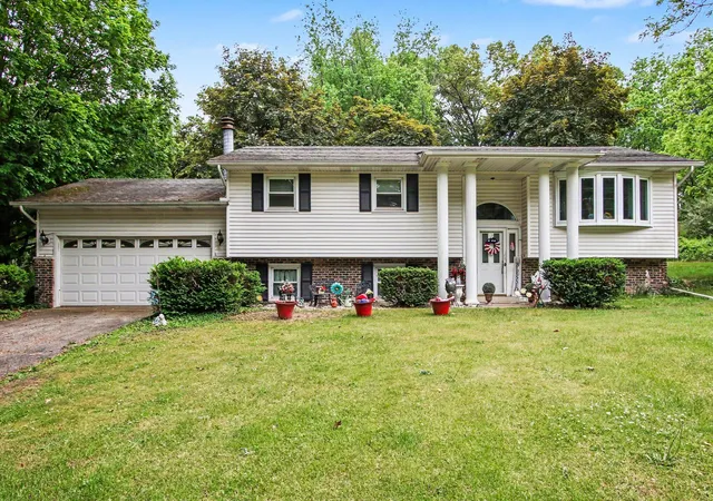 Photo 3 of Single family home for sale at 5606 W 300 North, La Porte, IN 46350 | MLS# 840133 | Listing updated on 2026-09-05