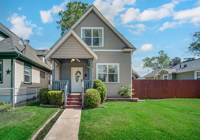 1st image of 808 Lillian St, Hobart, IN 46342 | MLS# 840135