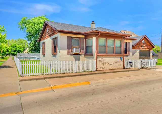 Homes for sale in East Chicago, IN | 402 Liberty St, East Chicago, IN 46312 | MLS# 839935
