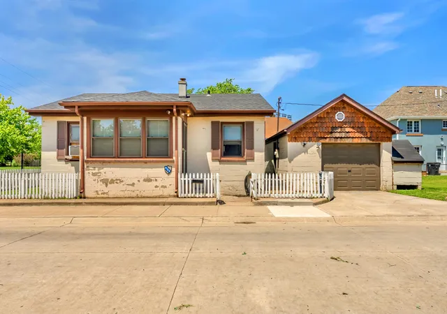 Homes for sale in East Chicago, IN | 402 Liberty St, East Chicago, IN 46312 | MLS# 839935