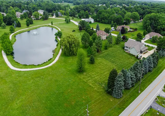 3rd image of 552 Fleetwood Dr N, Valparaiso, IN 46385 | MLS# 839954