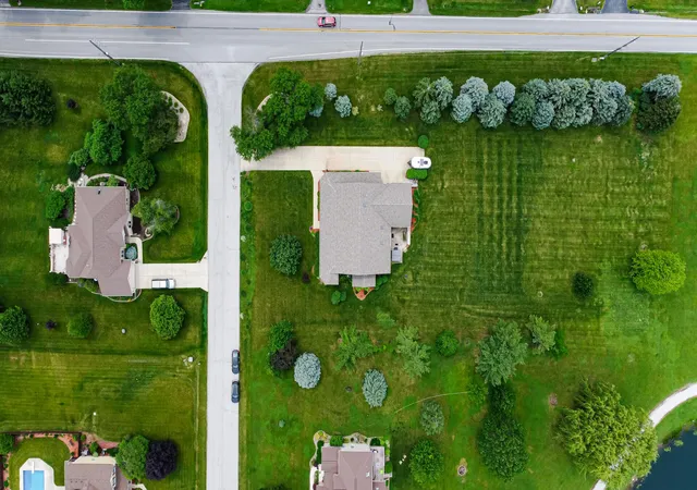 5th image of 552 Fleetwood Dr N, Valparaiso, IN 46385 | MLS# 839954