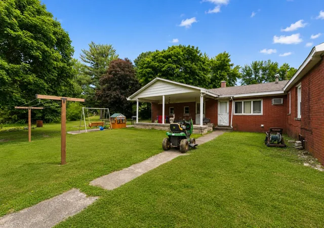 3rd image of 211 S Madison St, Medaryville, IN 47957 | MLS# 839957