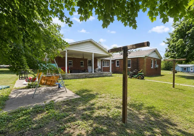 4th image of 211 S Madison St, Medaryville, IN 47957 | MLS# 839957