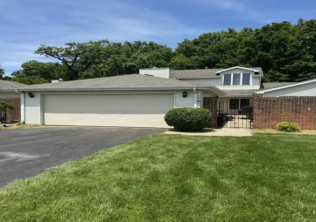 Homes for sale in Schererville, IN | 424 Deerpath Dr W, Schererville, IN 46375 | MLS# 839998