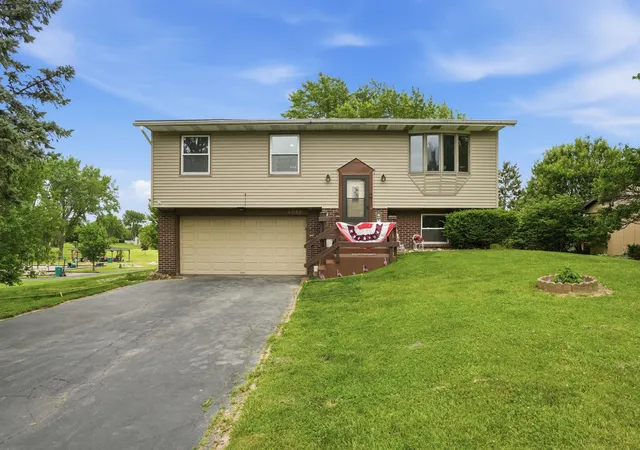 Homes for sale in Crown Point, IN | 4066 Kingsway Dr, Crown Point, IN 46307 | MLS# 840031