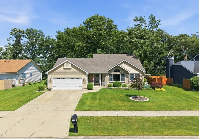 Homes for sale in Crown Point, IN | 7621 Hamlin St, Crown Point, IN 46307 | MLS# 840815