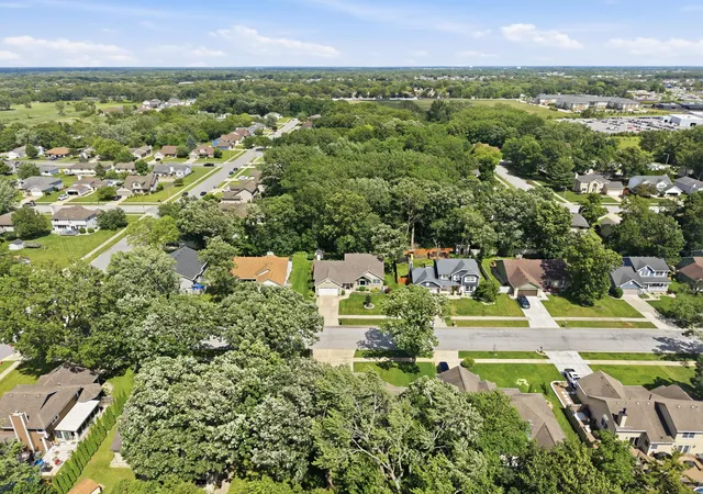 Homes for sale in Crown Point, IN | 7621 Hamlin St, Crown Point, IN 46307 | MLS# 840815