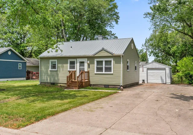 Homes for sale in Crown Point, IN | 228 Oak St, Crown Point, IN 46307 | MLS# 840340