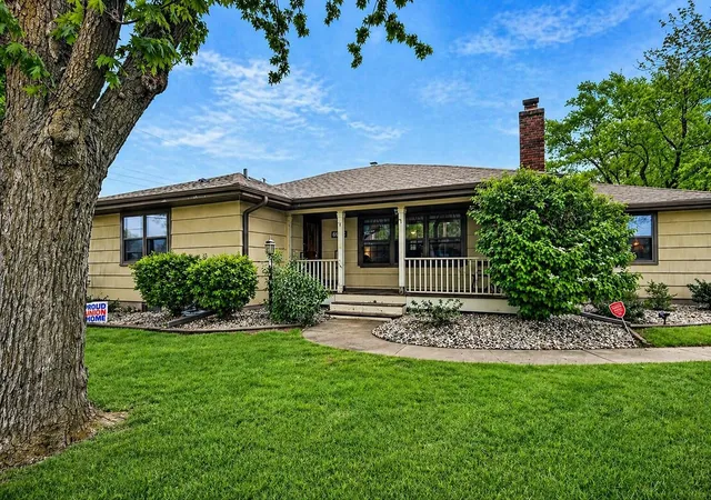 Homes for sale in Highland, IN | 8845 Grace St, Highland, IN 46322 | MLS# 840568