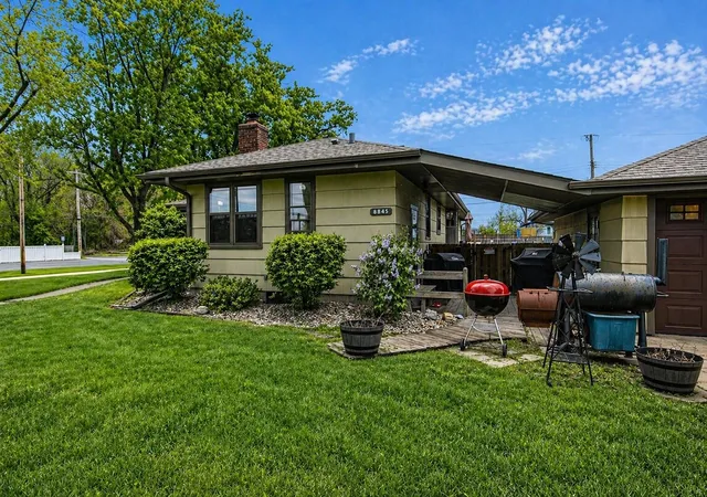 Homes for sale in Highland, IN | 8845 Grace St, Highland, IN 46322 | MLS# 840568