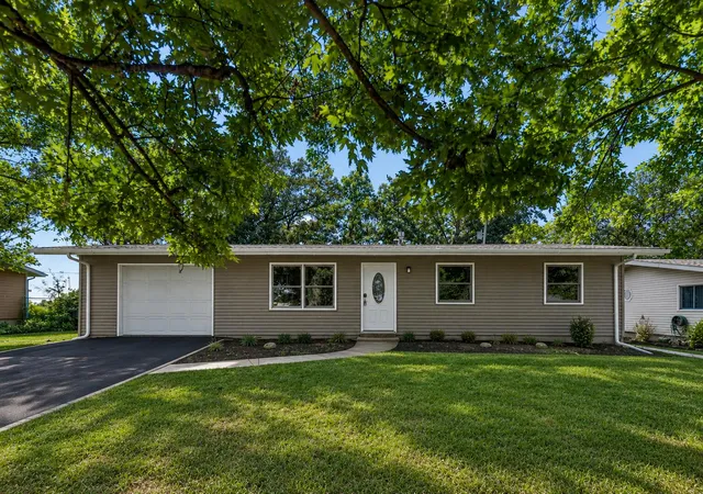 Photo 1 of Sale Pending at 504 Robyn Rd, Valparaiso, IN 46385 | MLS# 840105 | Listing updated on 2026-09-20