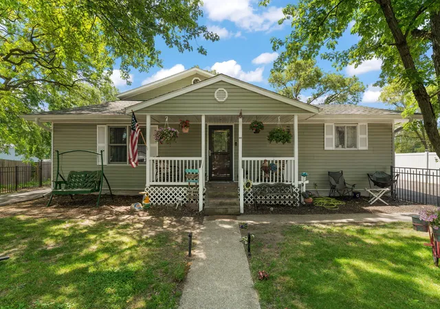 2nd image of 33 E Washington Ave, Hobart, IN 46342 | MLS# 840264