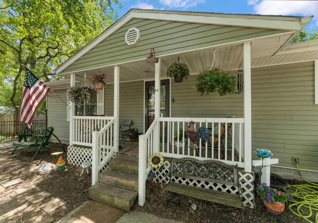 3rd image of 33 E Washington Ave, Hobart, IN 46342 | MLS# 840264