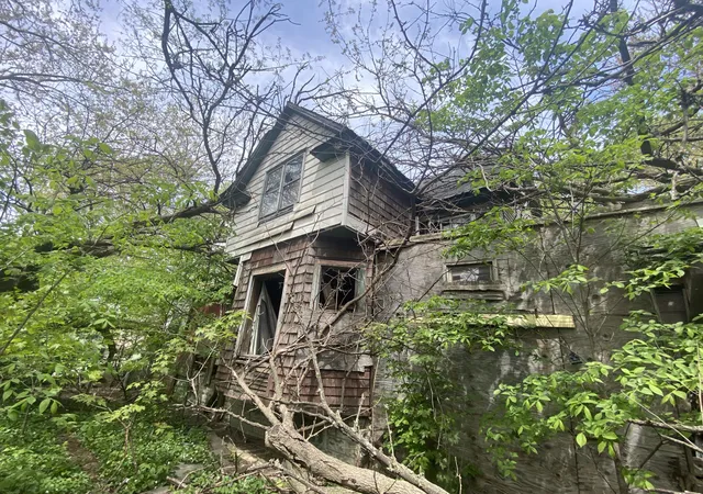 Photo 3 of Single family home for sale at 861 Carolina St, Gary, IN 46402 | MLS# 840207 | Listing updated on 2026-06-09